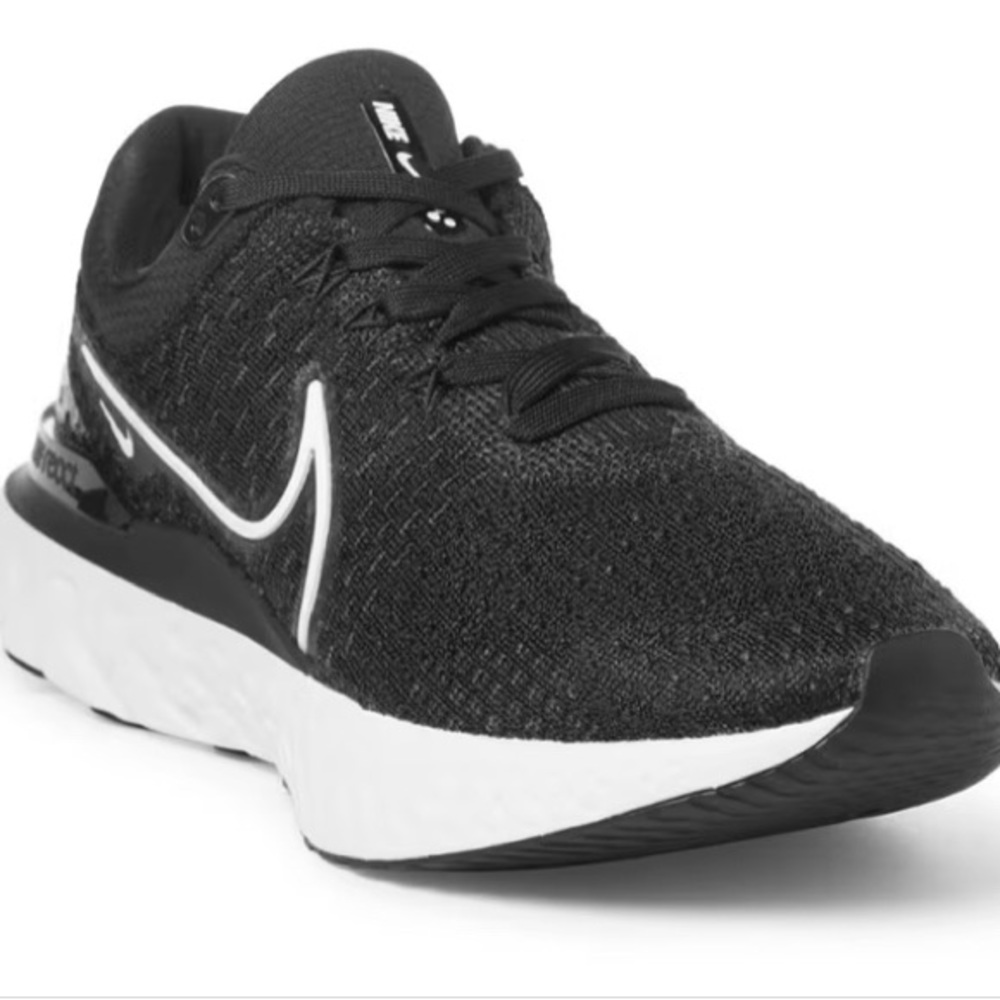 New with box Nike mens infinity run FK. Size 8.5. Make an offer!!!  Really nice!